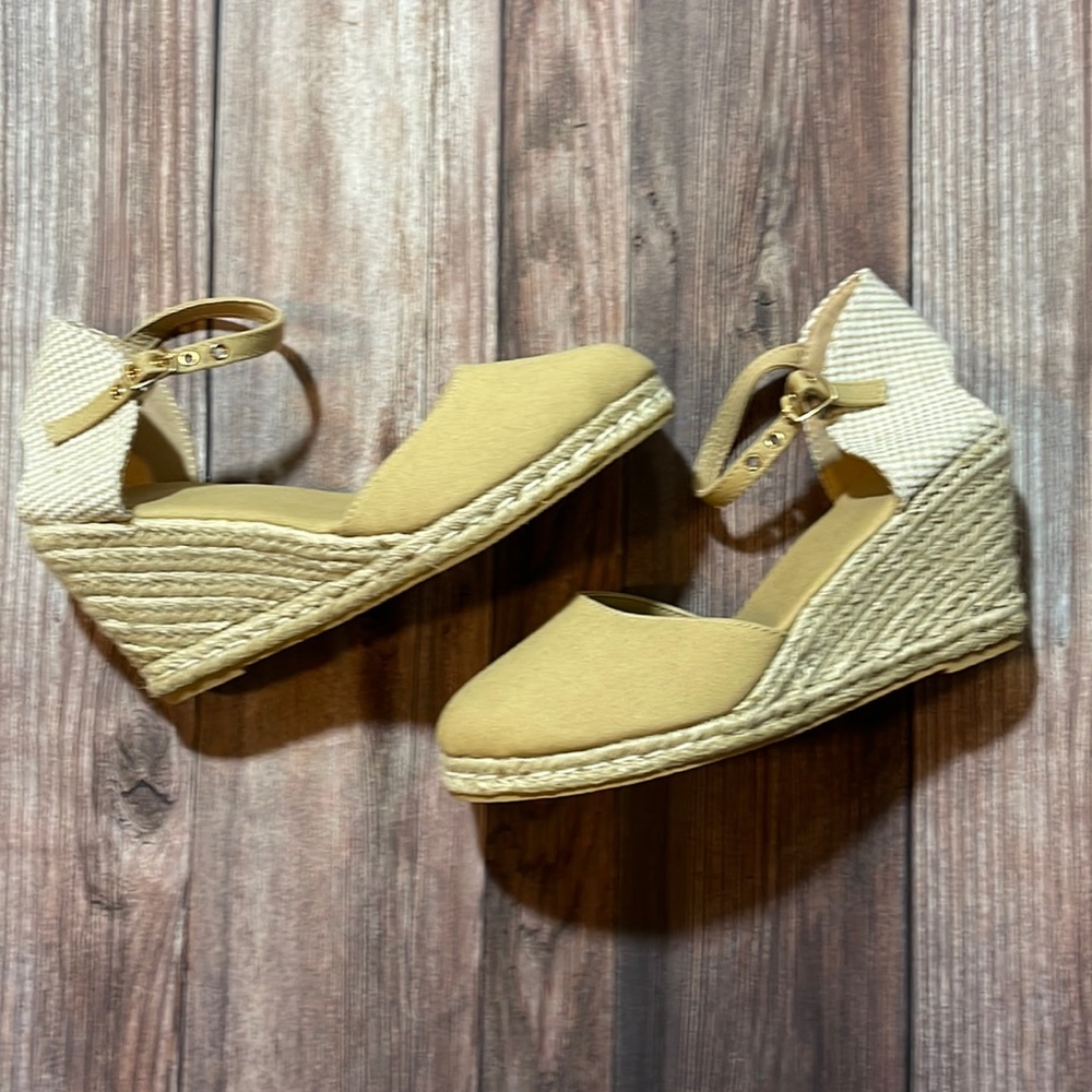 🆕 Wedge Sandals!